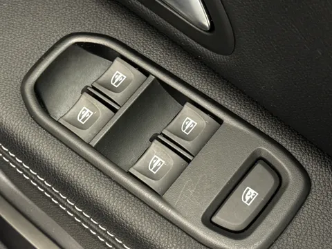 DS71UPD Dacia Duster 1.3 TCe 150 Prestige 5dr EDC Thumbnail #19