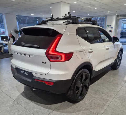 DU75XOM Volvo XC40 2.0 B3P Plus Black Edition 5dr Auto Thumbnail #3