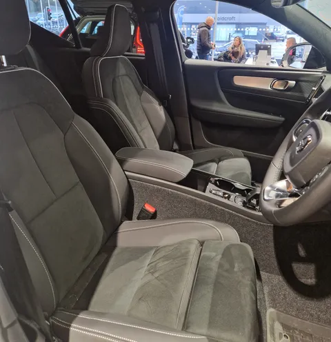 DU75XOM Volvo XC40 2.0 B3P Plus Black Edition 5dr Auto Thumbnail #4