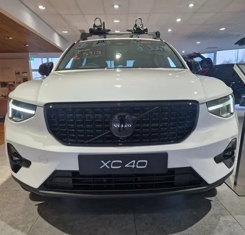 DU75XOM Volvo XC40 2.0 B3P Plus Black Edition 5dr Auto Thumbnail #2