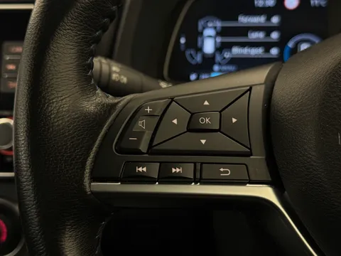 23 of 34 for Nissan LEAF 110kW Acenta 39kWh 5dr Auto