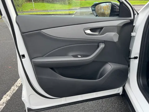 DG75NHH Mg Motor Uk MGS5 125kW SE EV 49kWh 5dr Auto Thumbnail #22