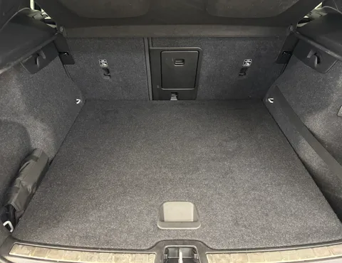 WK70XLL Volvo XC40 2.0 B4P R DESIGN Pro 5dr Auto Thumbnail #10