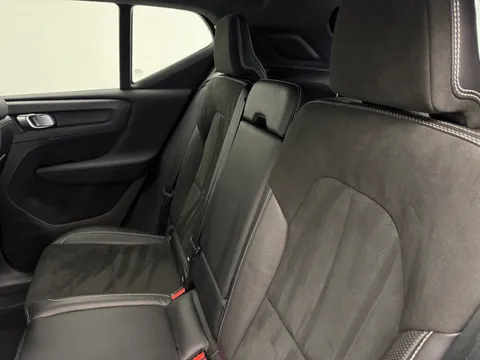 WK70XLL Volvo XC40 2.0 B4P R DESIGN Pro 5dr Auto Thumbnail #16