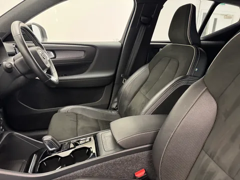 WK70XLL Volvo XC40 2.0 B4P R DESIGN Pro 5dr Auto Thumbnail #22