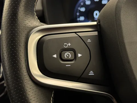 WK70XLL Volvo XC40 2.0 B4P R DESIGN Pro 5dr Auto Thumbnail #33