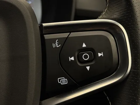 WK70XLL Volvo XC40 2.0 B4P R DESIGN Pro 5dr Auto Thumbnail #34