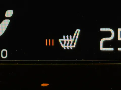 WK70XLL Volvo XC40 2.0 B4P R DESIGN Pro 5dr Auto Thumbnail #37