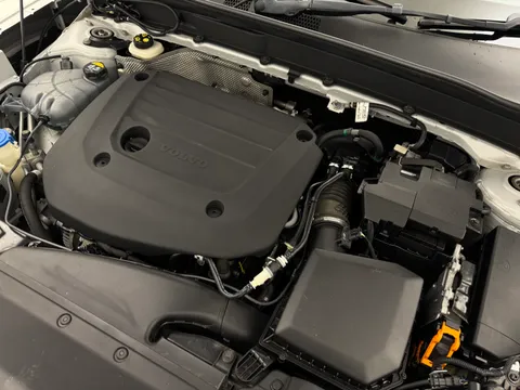 WK70XLL Volvo XC40 2.0 B4P R DESIGN Pro 5dr Auto Thumbnail #39