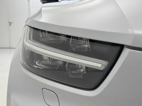 WK70XLL Volvo XC40 2.0 B4P R DESIGN Pro 5dr Auto Thumbnail #42