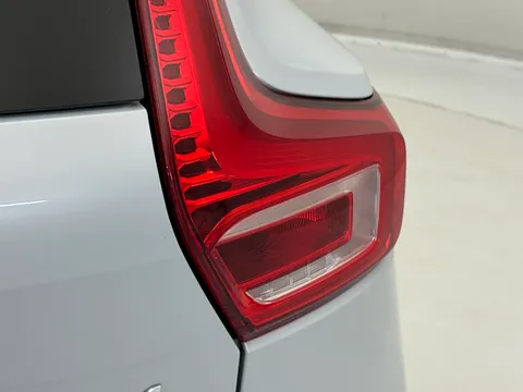 WK70XLL Volvo XC40 2.0 B4P R DESIGN Pro 5dr Auto Thumbnail #43