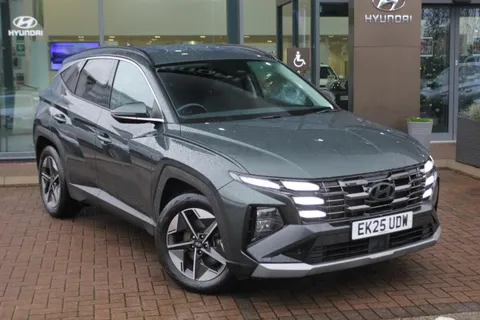 EK25UDW Hyundai Tucson 1.6T Premium 5dr Thumbnail #2