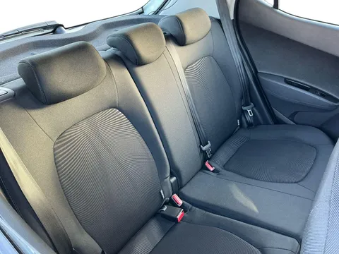 9 of 32 for Hyundai i10 1.0 SE 5dr - ZERO DEPOSIT FINANCE & CASHBACK AVAILABLE