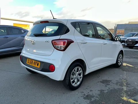 14 of 32 for Hyundai i10 1.0 SE 5dr - ZERO DEPOSIT FINANCE & CASHBACK AVAILABLE