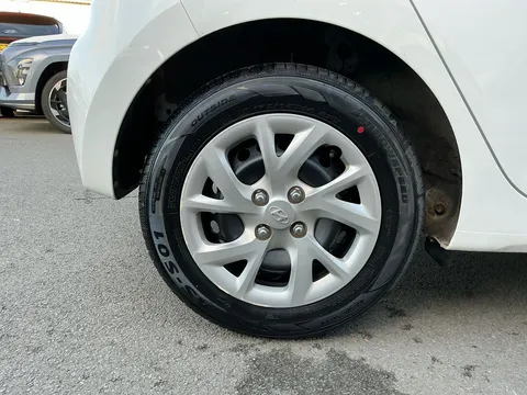 19 of 32 for Hyundai i10 1.0 SE 5dr - ZERO DEPOSIT FINANCE & CASHBACK AVAILABLE