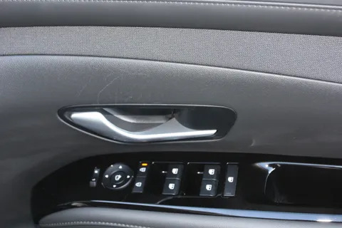 DC25OUN Hyundai Tucson 1.6T Plug-in Hybrid Ultimate 5dr Auto Thumbnail #17