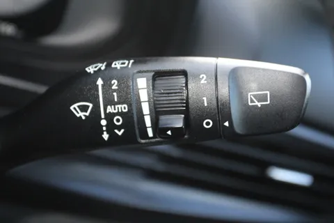 DC25OVN Hyundai i20 1.0T GDi Premium 5dr DCT Thumbnail #24