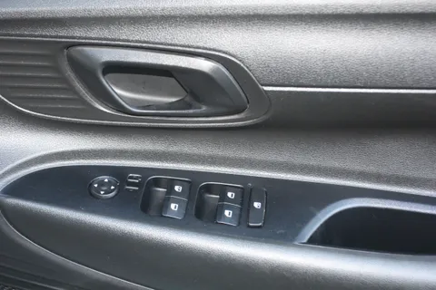 DE71FHH Hyundai i20 1.0T GDi 48V MHD SE Connect 5dr Thumbnail #17