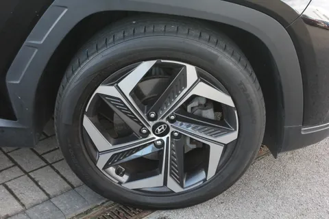 DV71XTD Hyundai Tucson 1.6 TGDi Hybrid 230 Ultimate 5dr 2WD Auto Thumbnail #9