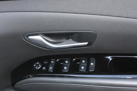 DV71XTD Hyundai Tucson 1.6 TGDi Hybrid 230 Ultimate 5dr 2WD Auto Thumbnail #20