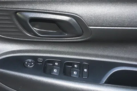 ML71ZGN Hyundai i20 1.0T GDi Element 5dr Thumbnail #13