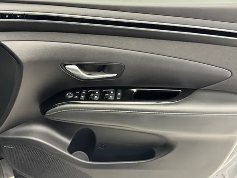 DN73EHW Hyundai Tucson 1.6 TGDi Ultimate 5dr 2WD Thumbnail #17
