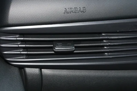 MJ75EFT Hyundai i20 1.0T GDi Premium 5dr DCT Thumbnail #29