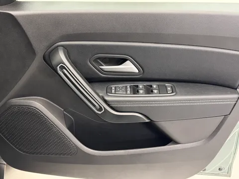 WP24YWK Dacia Duster 1.0 TCe 90 Journey 5dr Thumbnail #16