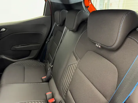 DN24FOV Renault Clio 1.6 E-TECH full hybrid 145 Esprit Alpine 5dr Auto Thumbnail #10