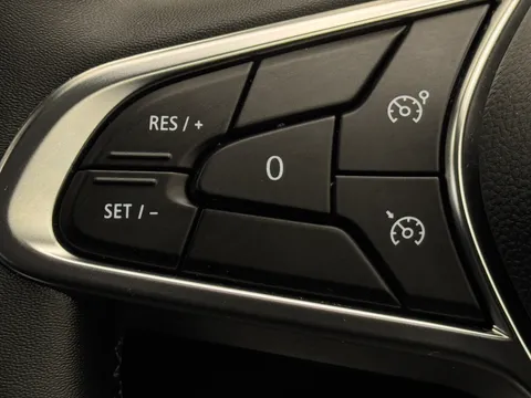 DA72CHV Renault Captur 1.6 E-TECH Hybrid 145 Iconic Edition 5dr Auto Thumbnail #20