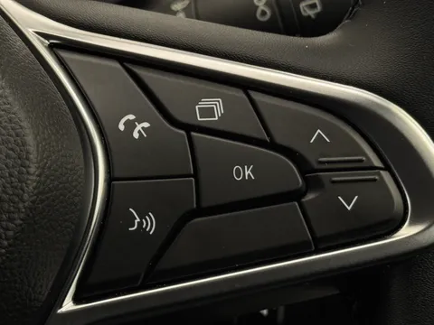 DA72CHV Renault Captur 1.6 E-TECH Hybrid 145 Iconic Edition 5dr Auto Thumbnail #21