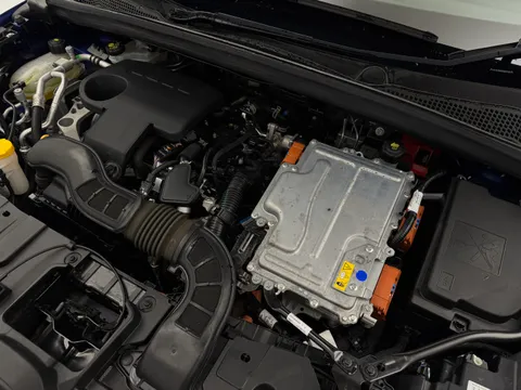 DA72CHV Renault Captur 1.6 E-TECH Hybrid 145 Iconic Edition 5dr Auto Thumbnail #26