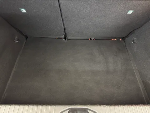 DY70LCM Renault Clio 1.0 TCe 100 Iconic 5dr Thumbnail #9