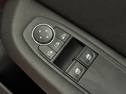 DY70LCM Renault Clio 1.0 TCe 100 Iconic 5dr Thumbnail #18