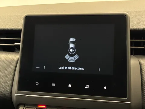 DY70LCM Renault Clio 1.0 TCe 100 Iconic 5dr Thumbnail #24