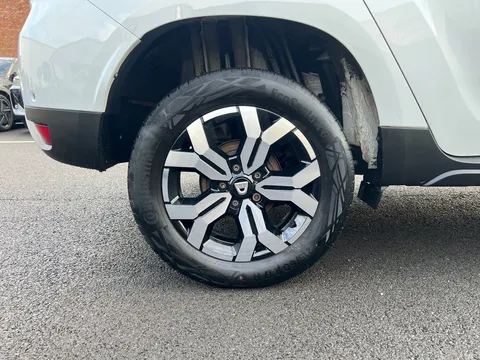 DY72VKX Dacia Duster 1.3 TCe 150 Prestige 5dr EDC Thumbnail #5