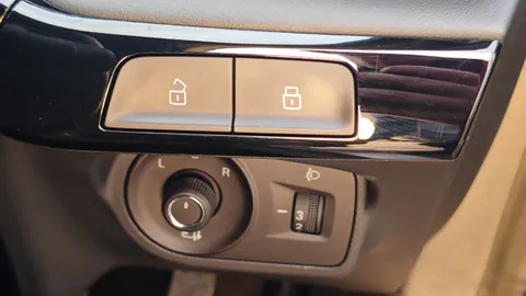 LJ25ADN Mg Motor Uk Mg3 1.5 Hybrid Trophy 5dr Auto Thumbnail #39