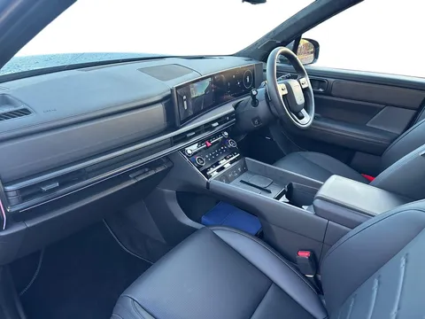 MT75EVL Hyundai Santa Fe 1.6 TGDi Plug-in Hybrid Calligraphy 5dr 4WD Auto Thumbnail #4