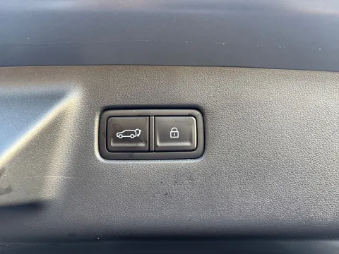 MT75EVL Hyundai Santa Fe 1.6 TGDi Plug-in Hybrid Calligraphy 5dr 4WD Auto Thumbnail #20