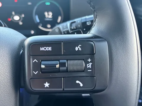 MT75EVL Hyundai Santa Fe 1.6 TGDi Plug-in Hybrid Calligraphy 5dr 4WD Auto Thumbnail #27