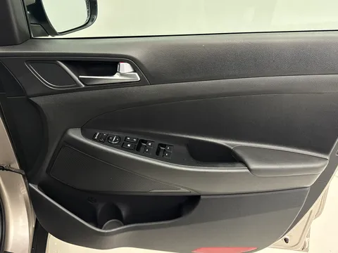 NL17SXZ Hyundai Tucson 1.7 CRDi Blue Drive Premium 5dr 2WD DCT Thumbnail #15