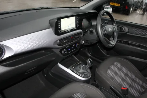 EA25YNC Hyundai i10 1.2 [79] Premium 5dr Auto [Nav] Thumbnail #3