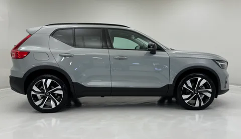 DT74JWE Volvo XC40 2.0 B3P Ultra Dark 5dr Auto Thumbnail #2