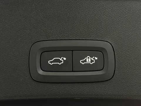 DT74JWE Volvo XC40 2.0 B3P Ultra Dark 5dr Auto Thumbnail #30