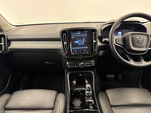 DT74JWE Volvo XC40 2.0 B3P Ultra Dark 5dr Auto Thumbnail #10