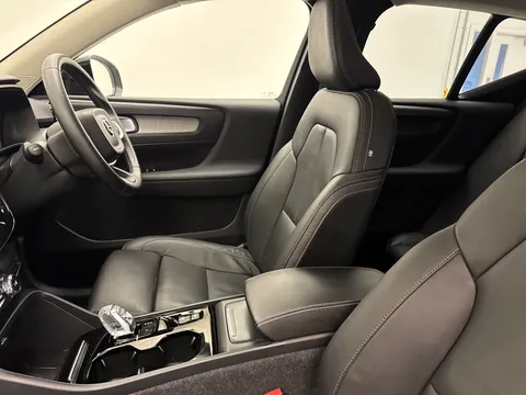 DT74JWE Volvo XC40 2.0 B3P Ultra Dark 5dr Auto Thumbnail #12