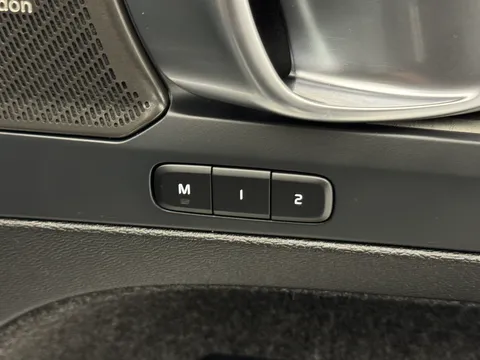DT74JWE Volvo XC40 2.0 B3P Ultra Dark 5dr Auto Thumbnail #20