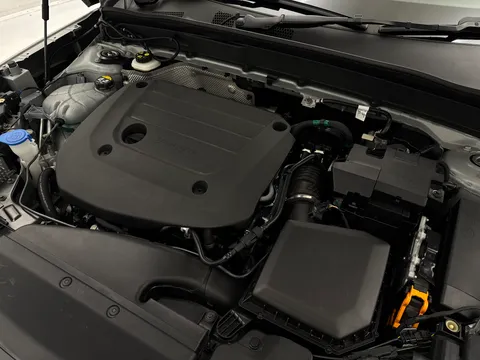 DT74JWE Volvo XC40 2.0 B3P Ultra Dark 5dr Auto Thumbnail #29