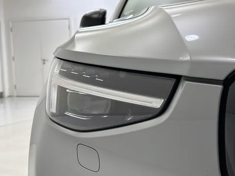 DT74JWE Volvo XC40 2.0 B3P Ultra Dark 5dr Auto Thumbnail #33