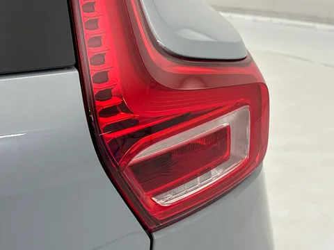 DT74JWE Volvo XC40 2.0 B3P Ultra Dark 5dr Auto Thumbnail #34